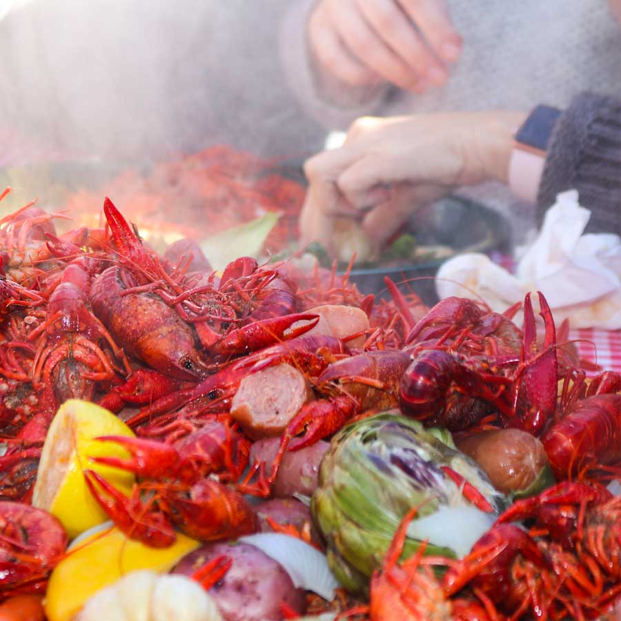 Buying crawfish online on the Internet, at local seafood markets