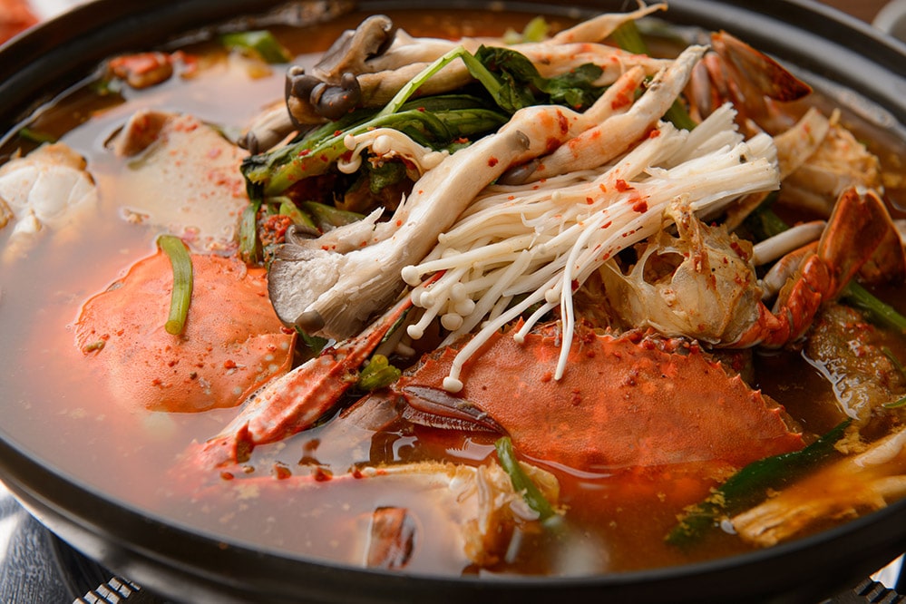 How to Make a Crab Broth + Chinese Spicy Crab and Noodle Soup Recipe
