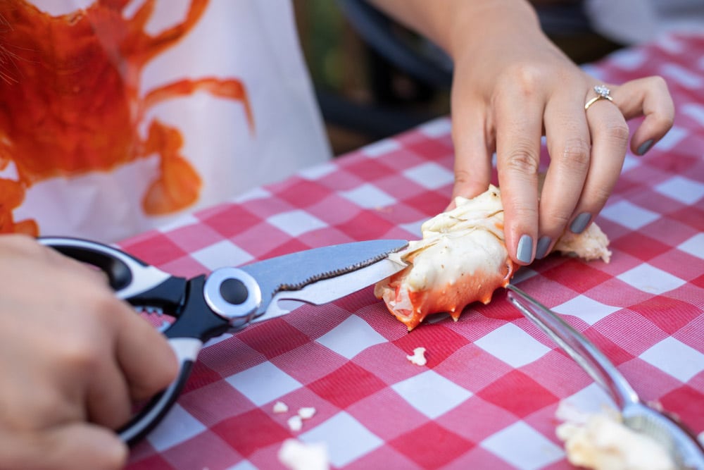 Cracking & Snacking – Easy Methods for Crab Leg Picking